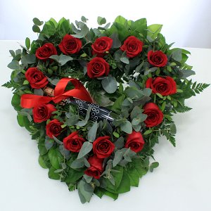 Heart with 15 rsoes and sparkling wine!