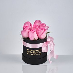 Κουτί 7 ροζ τριαντάφυλλα Μικρό- Μαύρο