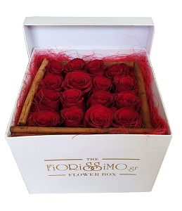 Λευκό κουτί τριαντάφυλλα και κανέλες