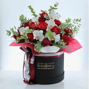 Arrangment with red roses and orchids!