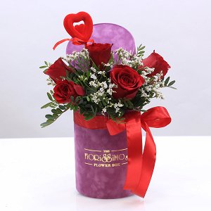 Μωβ βελούδινο κουτί με τριαντάφυλλα!