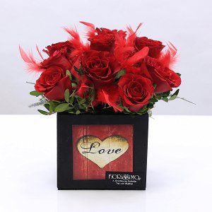 Ξύλινο κουτί με τριαντάφυλλα!