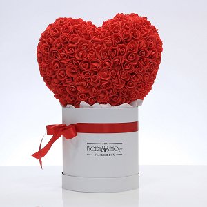 Λευκό κουτί με κόκκινα latex τριαντάφυλλα μεγάλο