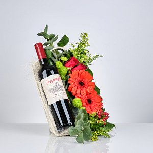 Καλάθι με κρασί και άνθη!