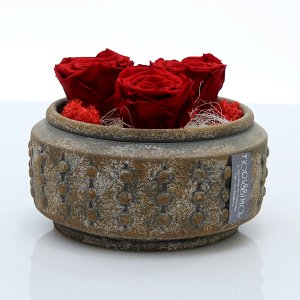 Arrangment with 3 red Forever roses - Antique