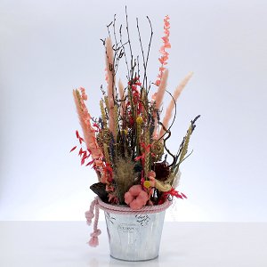 Dried flowers arrangement