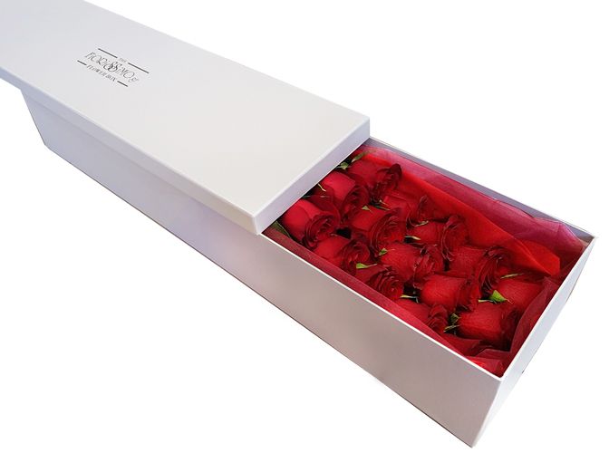 Box with roses - White