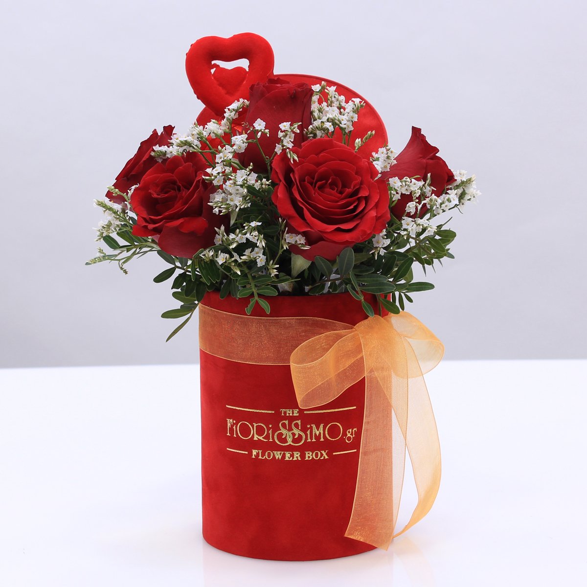 Κόκκινο βελούδινο κουτί με τριαντάφυλλα!