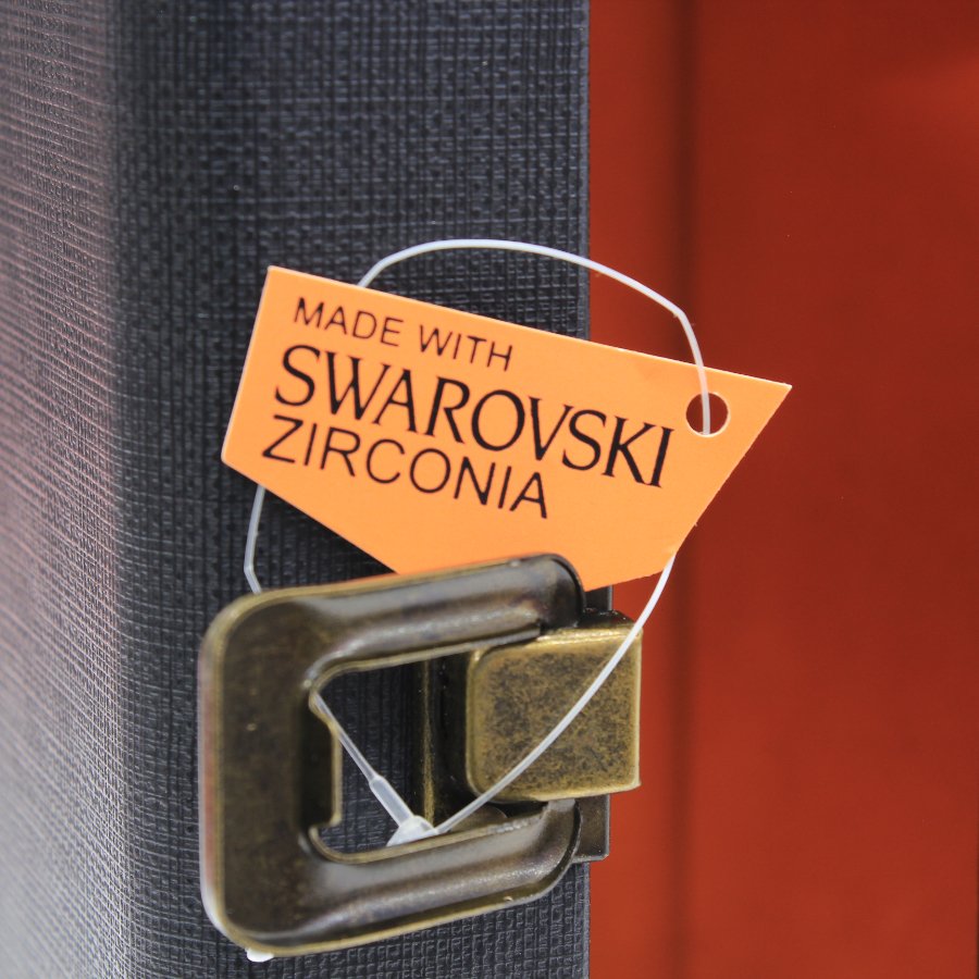 Βαλίτσα με Swarovski, ποτήρι και κρασί!
