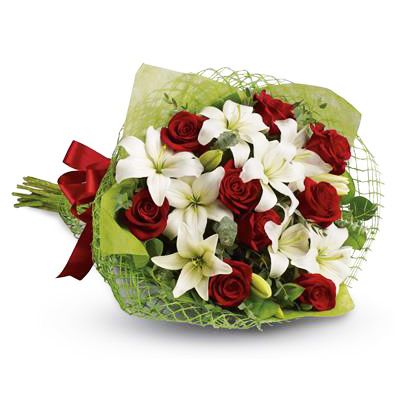 Μπουκέτο λευκά λίλιουμ και κόκκινα τριαντάφυλλα