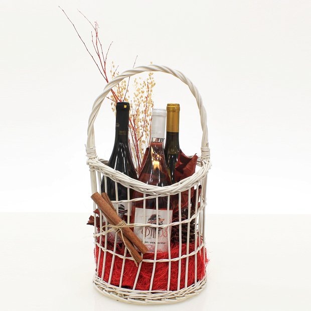 Wine Arrangement in weaved basket!
